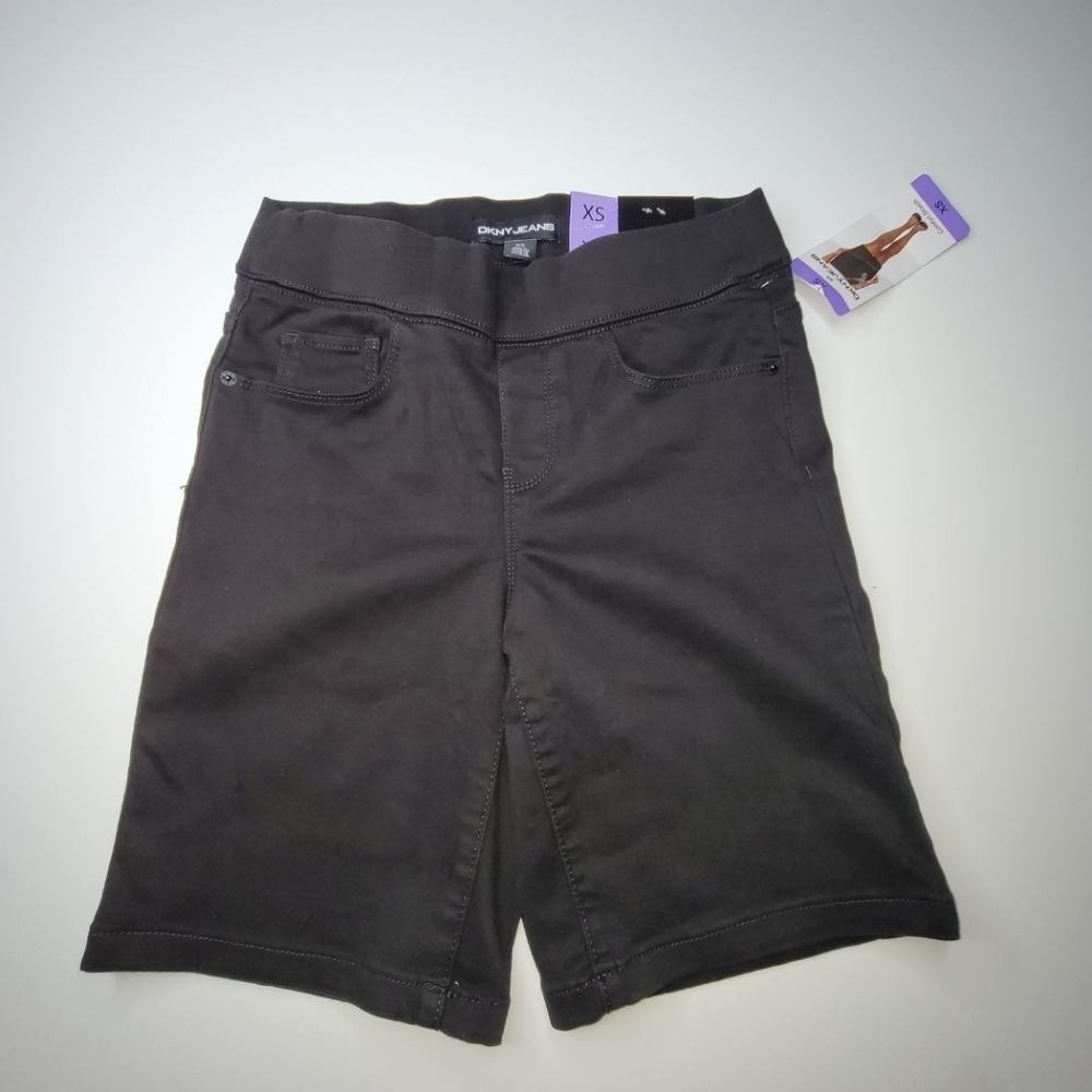 NWT DKNY Jeans Women's Comfort Stretch Pull-On Bermuda Short	Size XS
